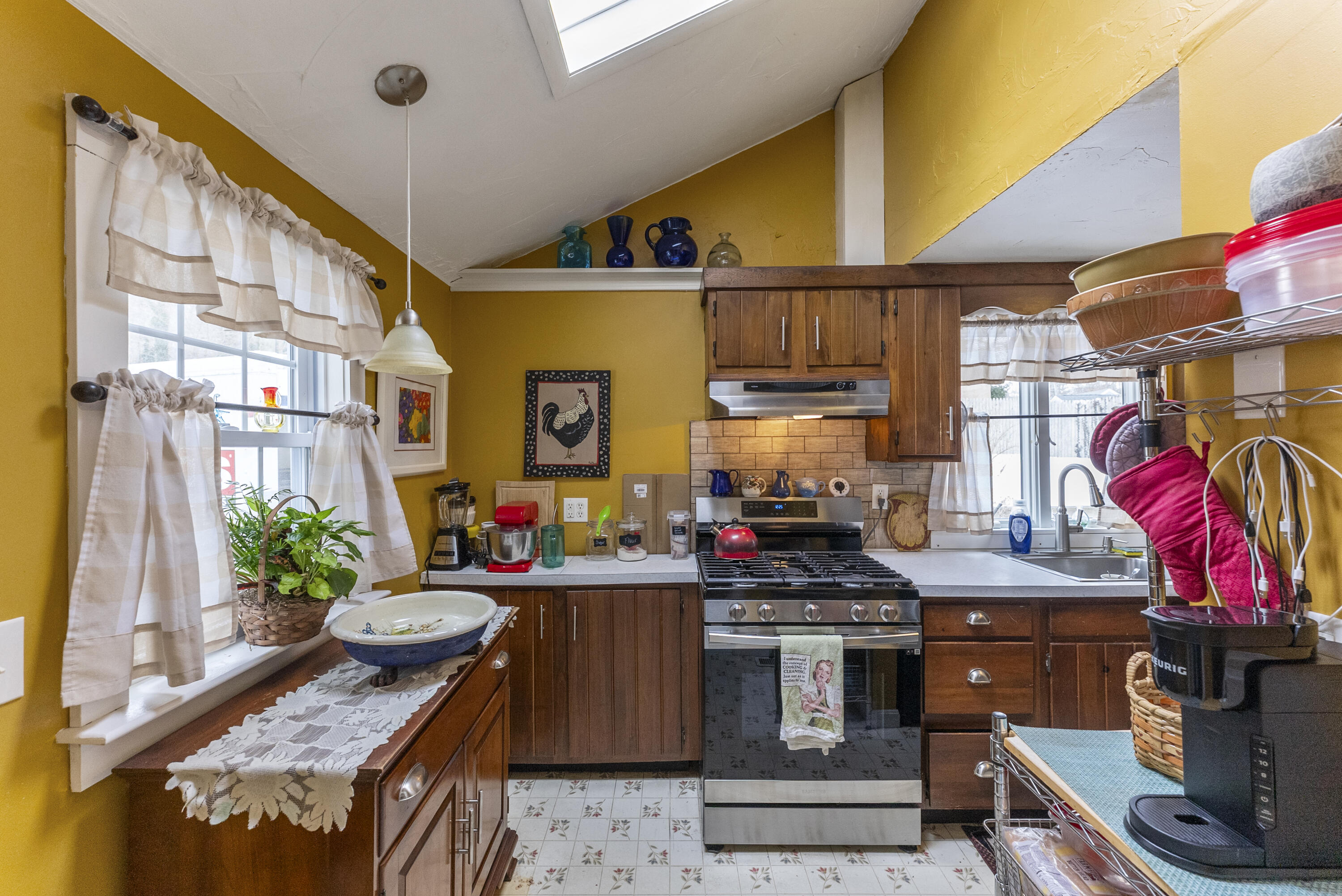 24 E Road Mashpee, MA 02649 - Photo 27 of 43 a kitchen with lots of counter top space