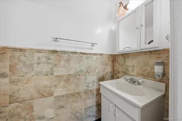 $650,000 | 703 Cauldwell Avenue | Woodstock