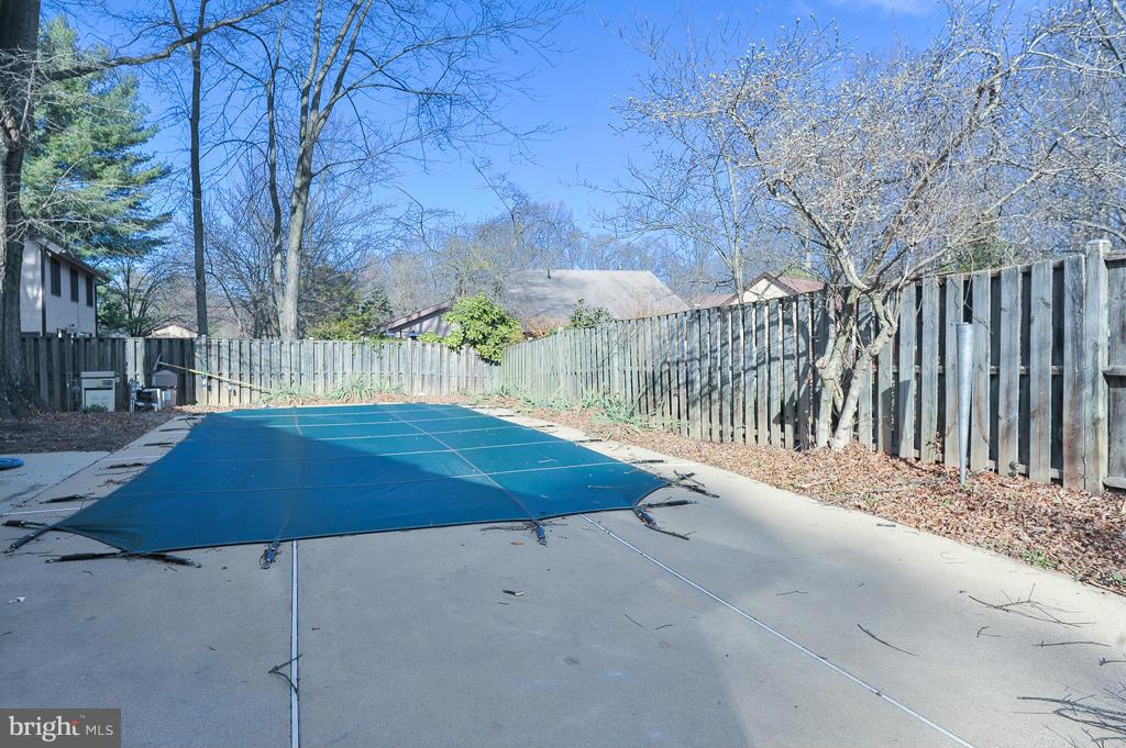 5925 Veranda Drive Springfield, VA 22152 - Photo 15 of 28 Pool