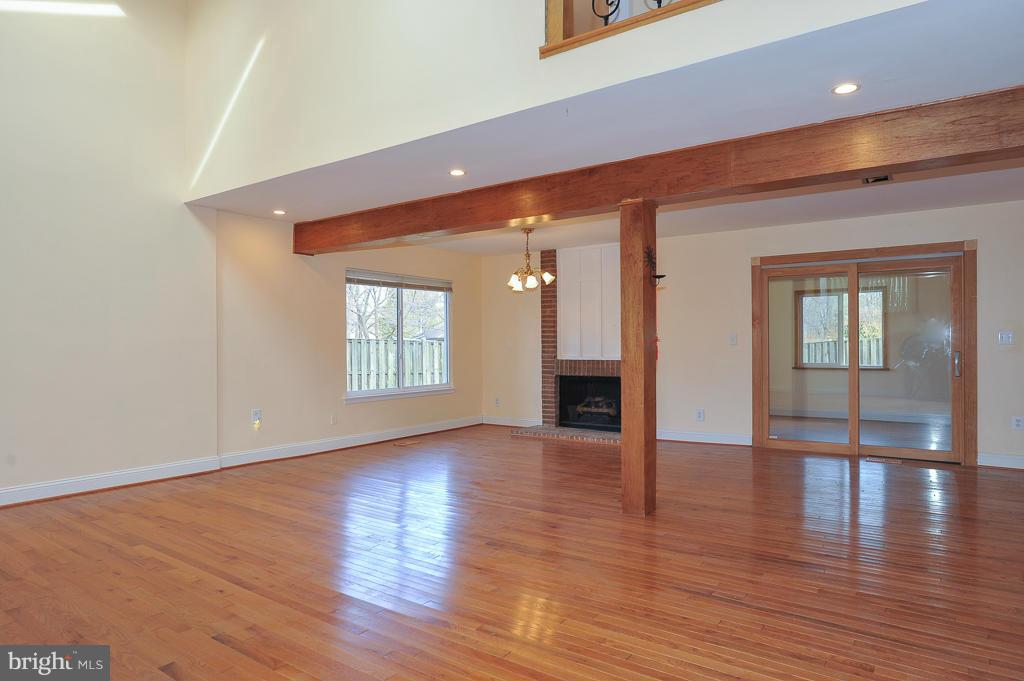 5925 Veranda Drive Springfield, VA 22152 - Photo 3 of 28 Living Room