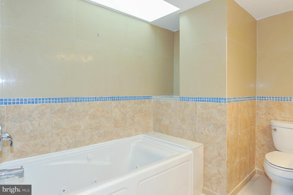 5925 Veranda Drive Springfield, VA 22152 - Photo 21 of 28 Master Bath