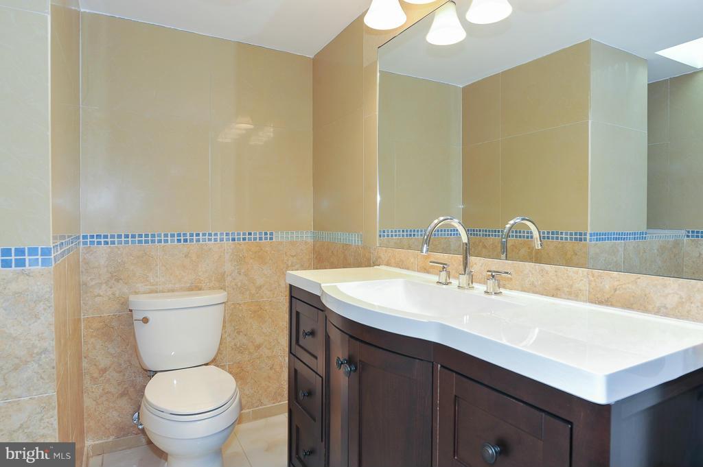 5925 Veranda Drive Springfield, VA 22152 - Photo 22 of 28 Master Bath