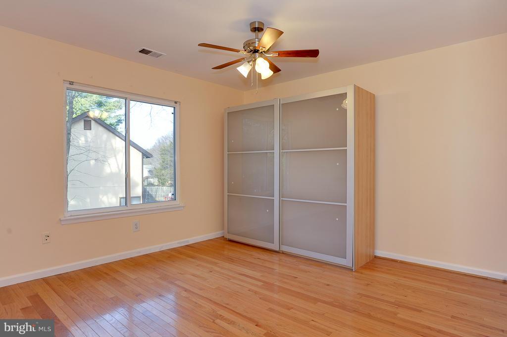 5925 Veranda Drive Springfield, VA 22152 - Photo 23 of 28 Second Bedroom