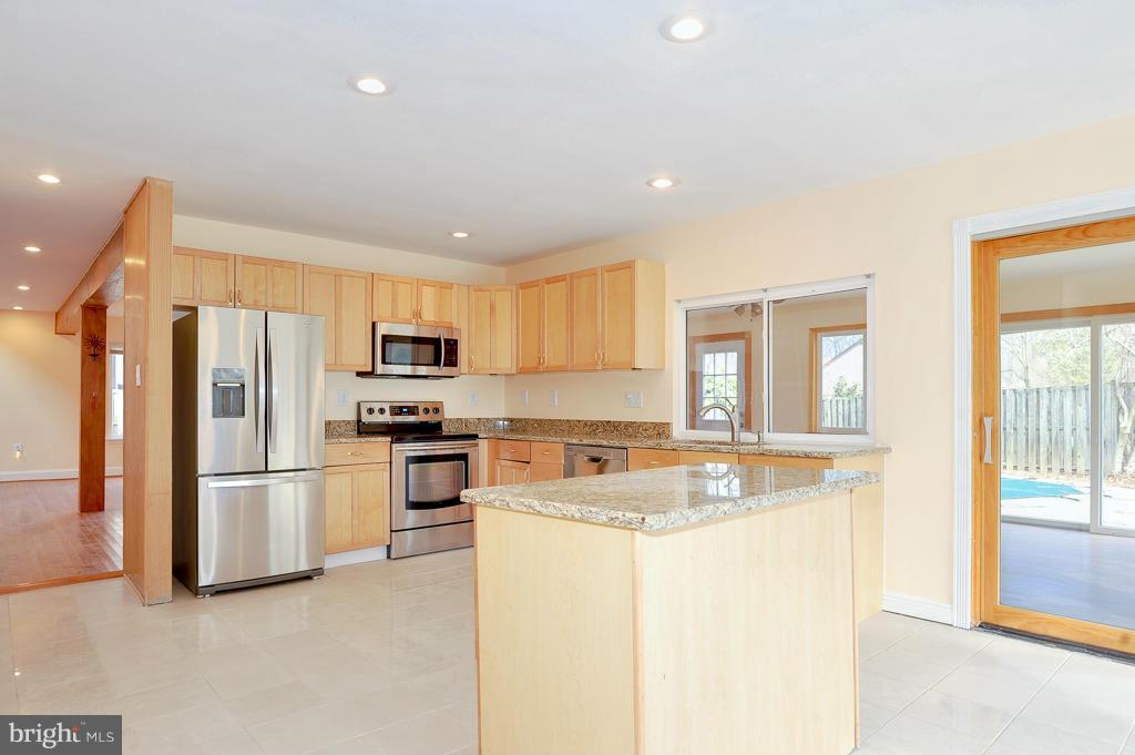 5925 Veranda Drive Springfield, VA 22152 - Photo 6 of 28 Kitchen