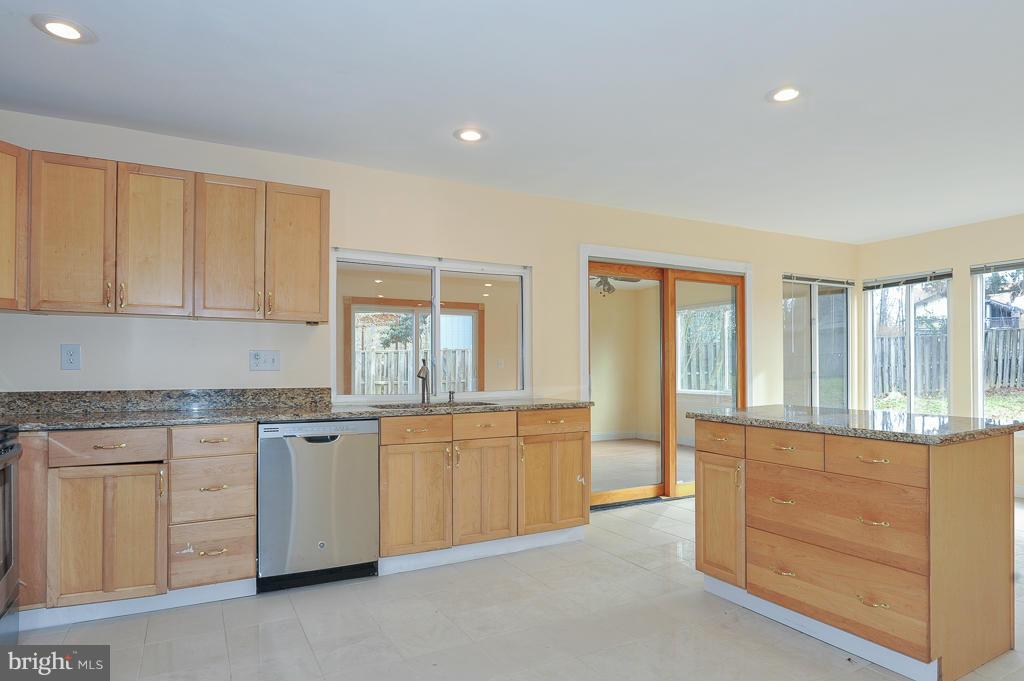 5925 Veranda Drive Springfield, VA 22152 - Photo 8 of 28 Kitchen