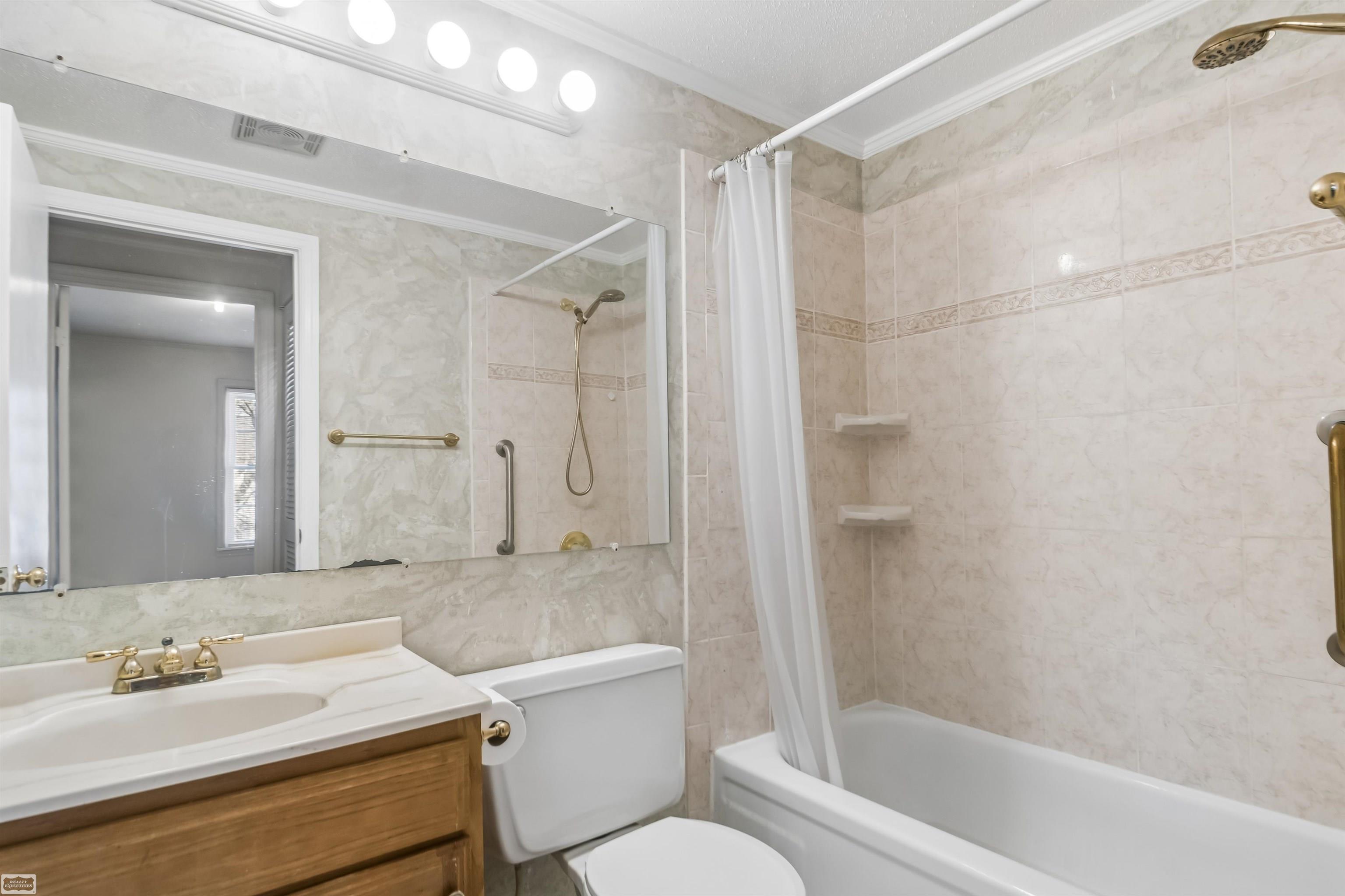 38723 Lighthouse Point Clinton Township, MI 48038 - Photo 18 of 35
