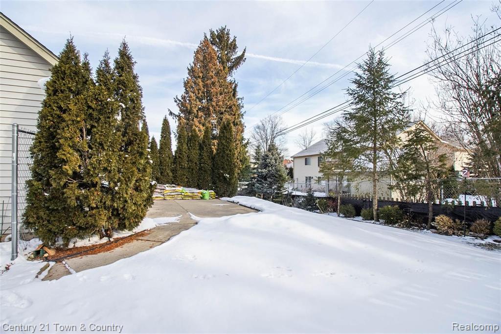543 South Livernois Road Rochester Hills, MI 48307 - Photo 7 of 40