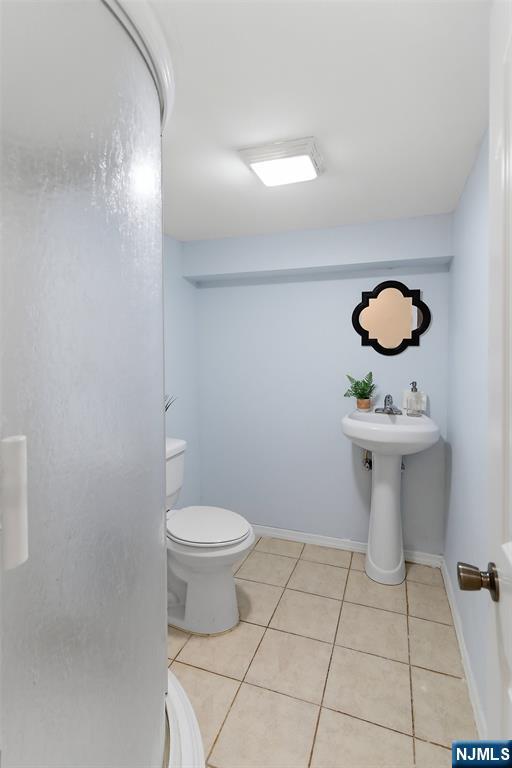 31 Martin Terrace Hackensack, NJ 07601 - Photo 27 of 32 a bathroom with a sink toilet and a mirror