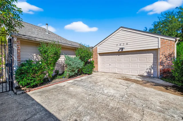 $2,800 | 2026 Ashford Hollow Lane, Houston, TX 77077