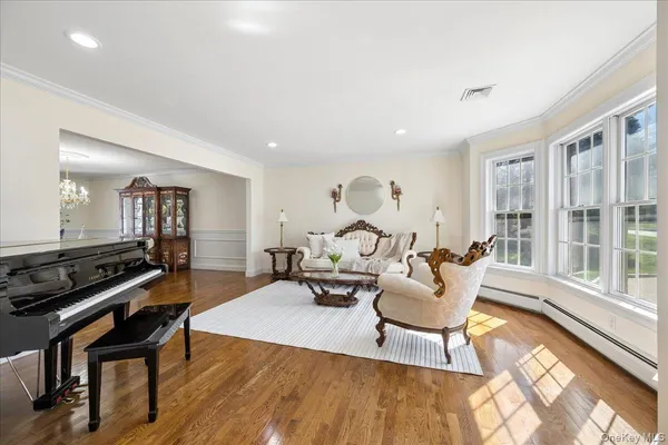 $1,550,000 | 33 King Arthur Court, New City, NY 10956