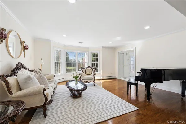 $1,550,000 | 33 King Arthur Court, New City, NY 10956