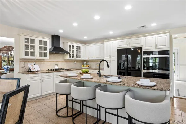 $1,550,000 | 33 King Arthur Court, New City, NY 10956