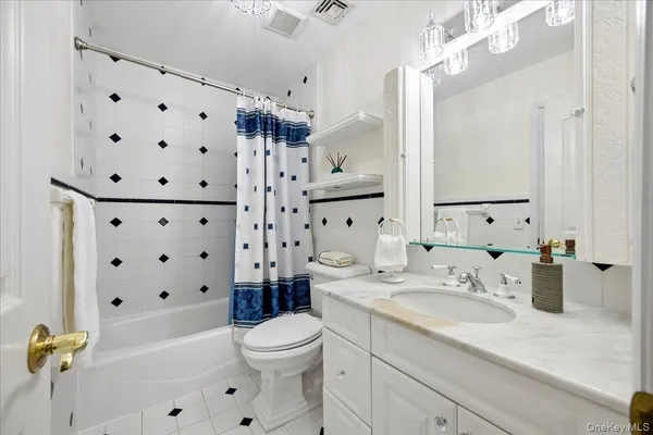 $1,550,000 | 33 King Arthur Court, New City, NY 10956
