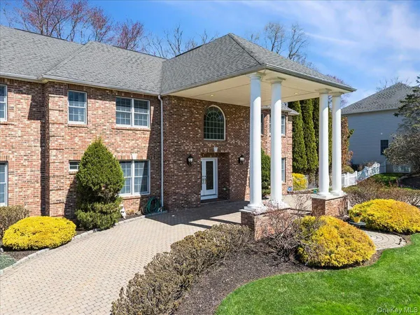 $1,550,000 | 33 King Arthur Court, New City, NY 10956