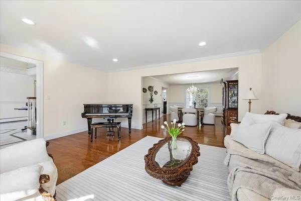 $1,550,000 | 33 King Arthur Court, New City, NY 10956