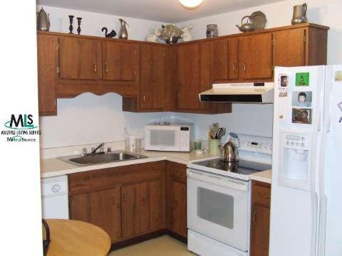 1543 Surrey Lane Rochester, MI 48306 - Photo 2 of 6 478271-1.JPG