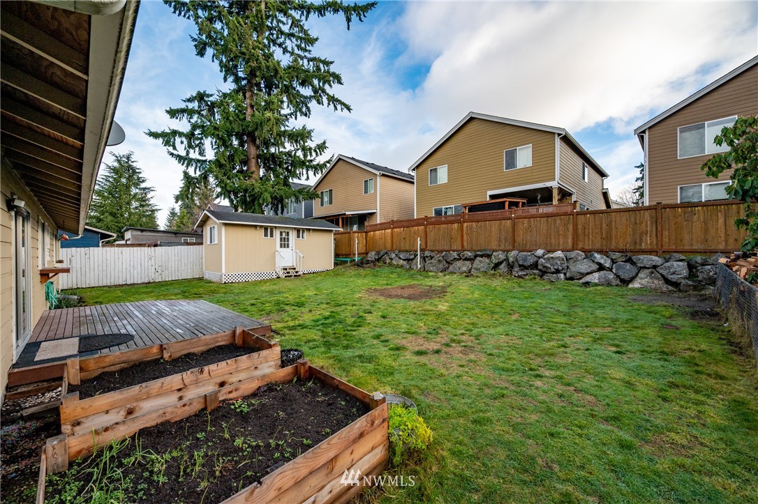 9211 3rd Place Southeast Everett, WA 98208 - Photo 31 of 33 a view of a back yard of the house