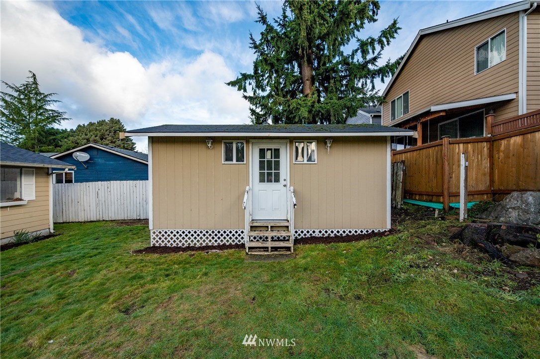 9211 3rd Place Southeast Everett, WA 98208 - Photo 32 of 33 a view of a back yard of the house
