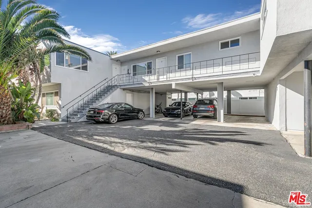 $3,495 | 1323 11th Street, Unit 10, Santa Monica, CA 90401