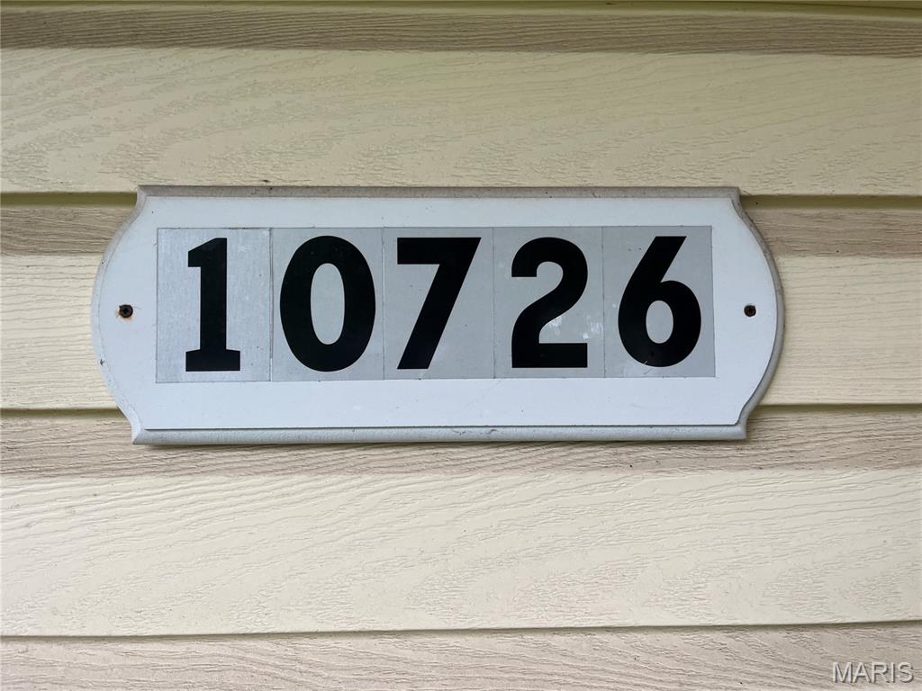 10726 Glen Garry Road St. Louis, MO 63137 - Photo 2 of 15