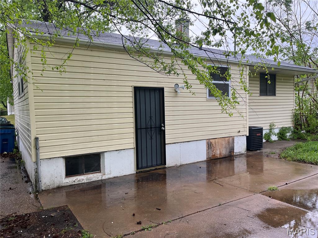 10726 Glen Garry Road St. Louis, MO 63137 - Photo 5 of 15