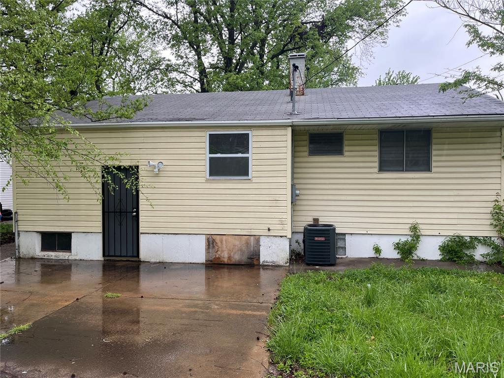 10726 Glen Garry Road St. Louis, MO 63137 - Photo 6 of 15
