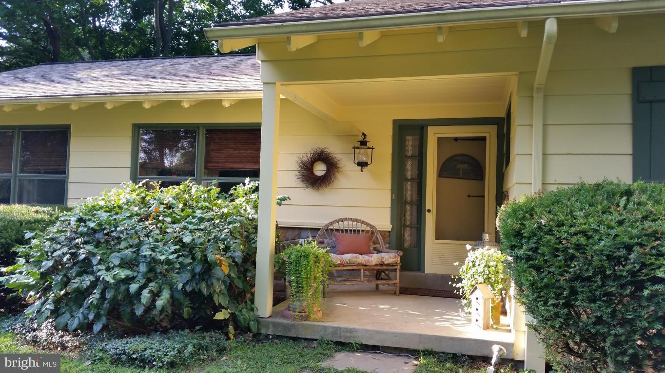 2732 Brookfield Road Lancaster, PA 17601 - Photo 2 of 25