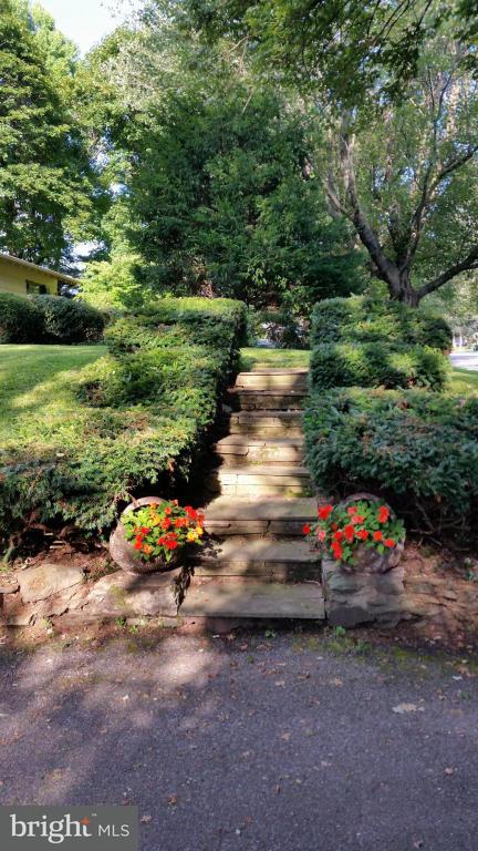 2732 Brookfield Road Lancaster, PA 17601 - Photo 4 of 25