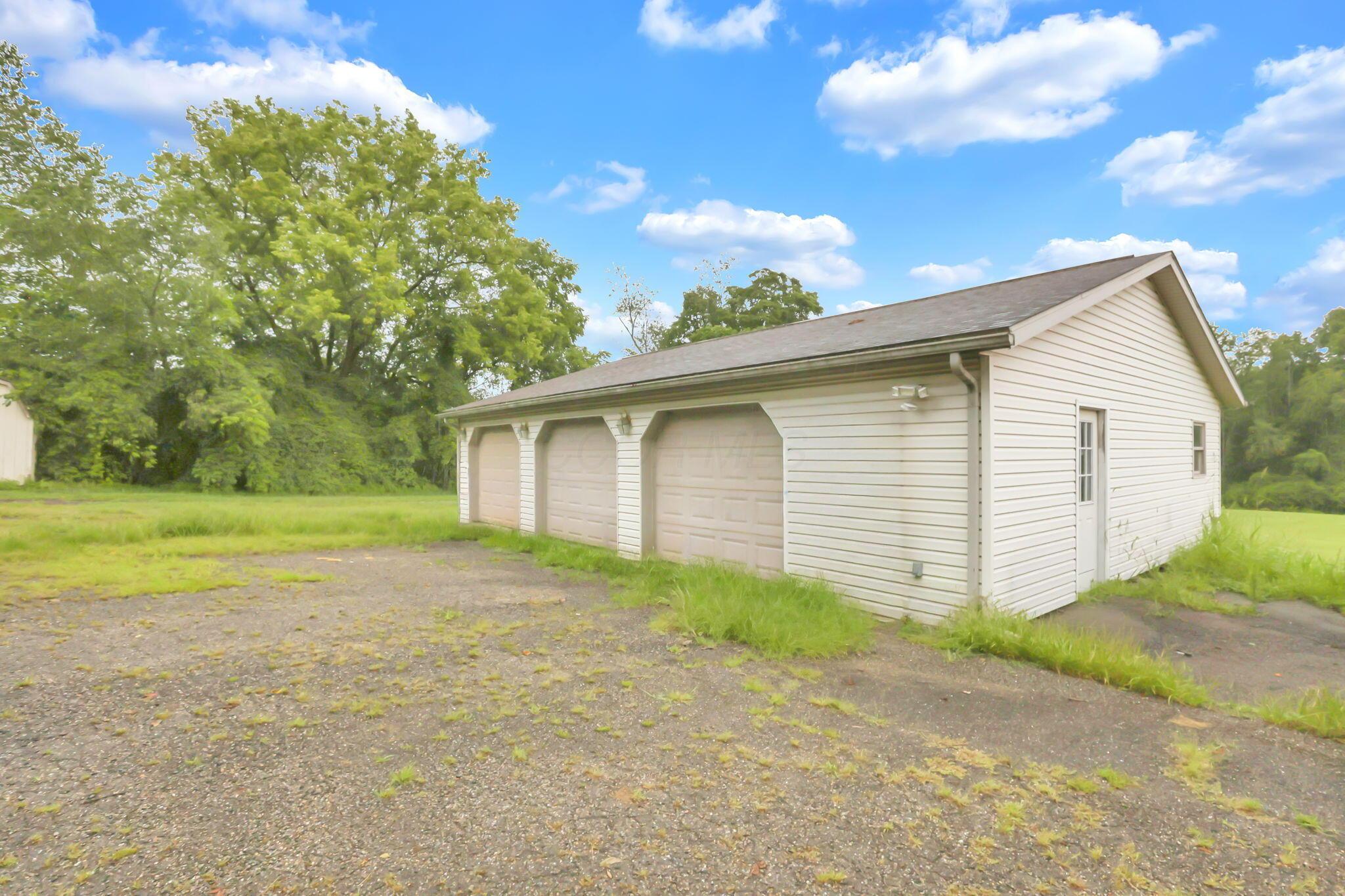 11839 Flint Ridge Road Southeast Newark, OH 43056 - Photo 41 of 50 Garage