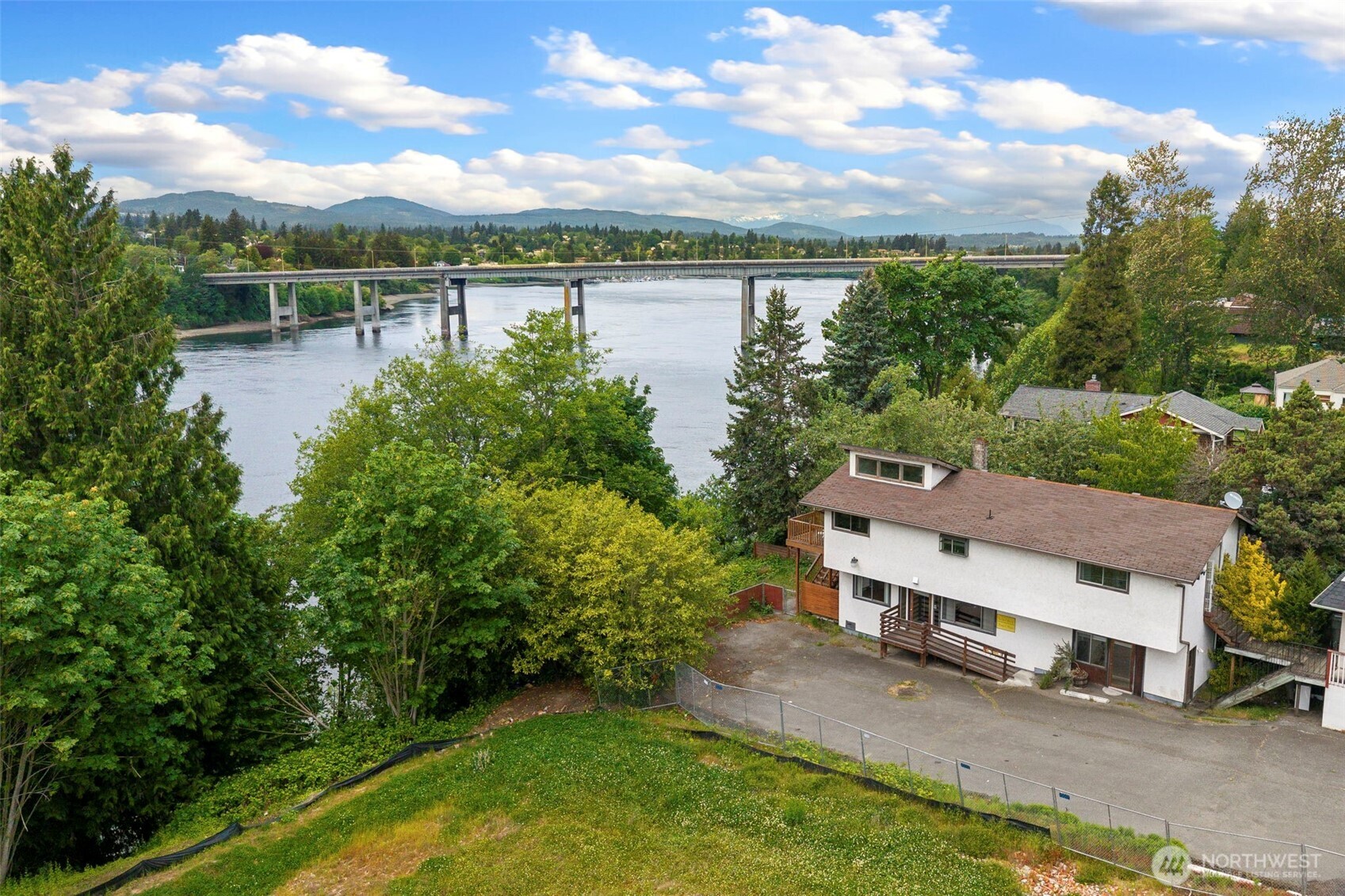 2321 Wheaton Way Bremerton, WA 98310 - Photo 1 of 27 Gallery Image 1