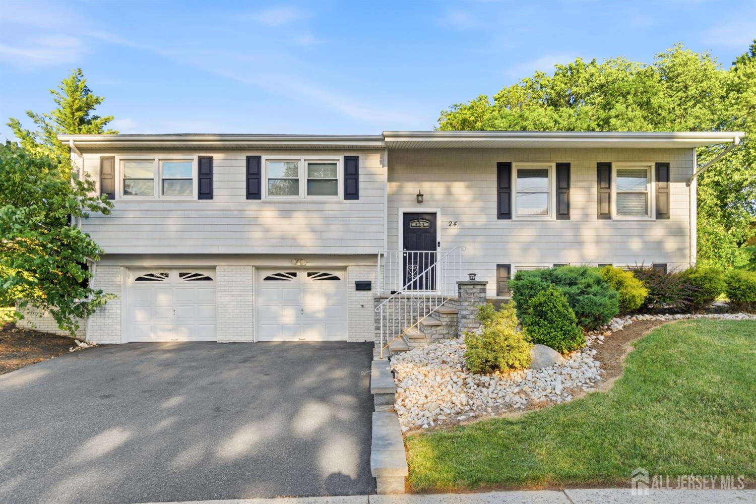 24 Wilk Road Edison, NJ 08837 - Photo 2 of 41