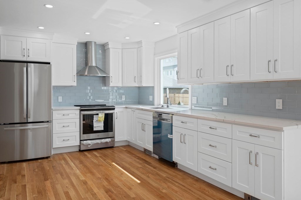 39 Bacon Road Belmont, MA 02478 - Photo 3 of 28 Gallery Image 3
