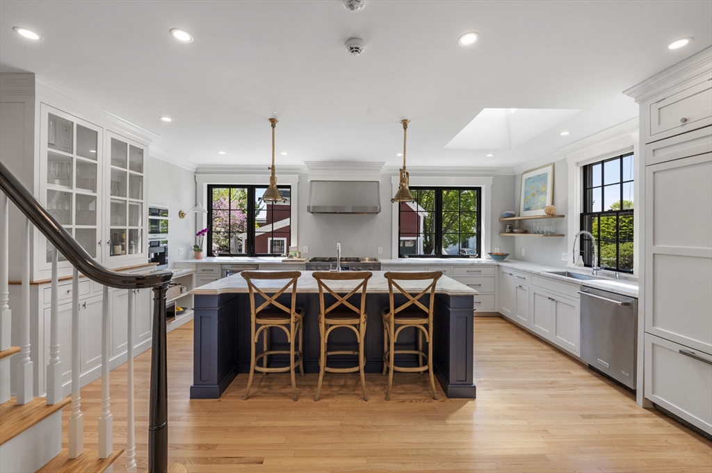 21 Union Street Manchester, MA 01944 - Photo 2 of 29