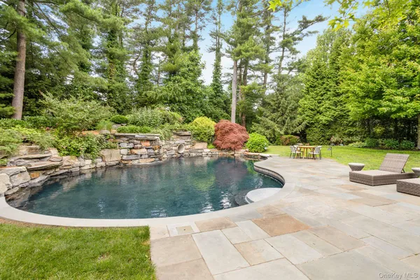 $3,480,000 | 9 Earle Drive, Muttontown, NY 11791