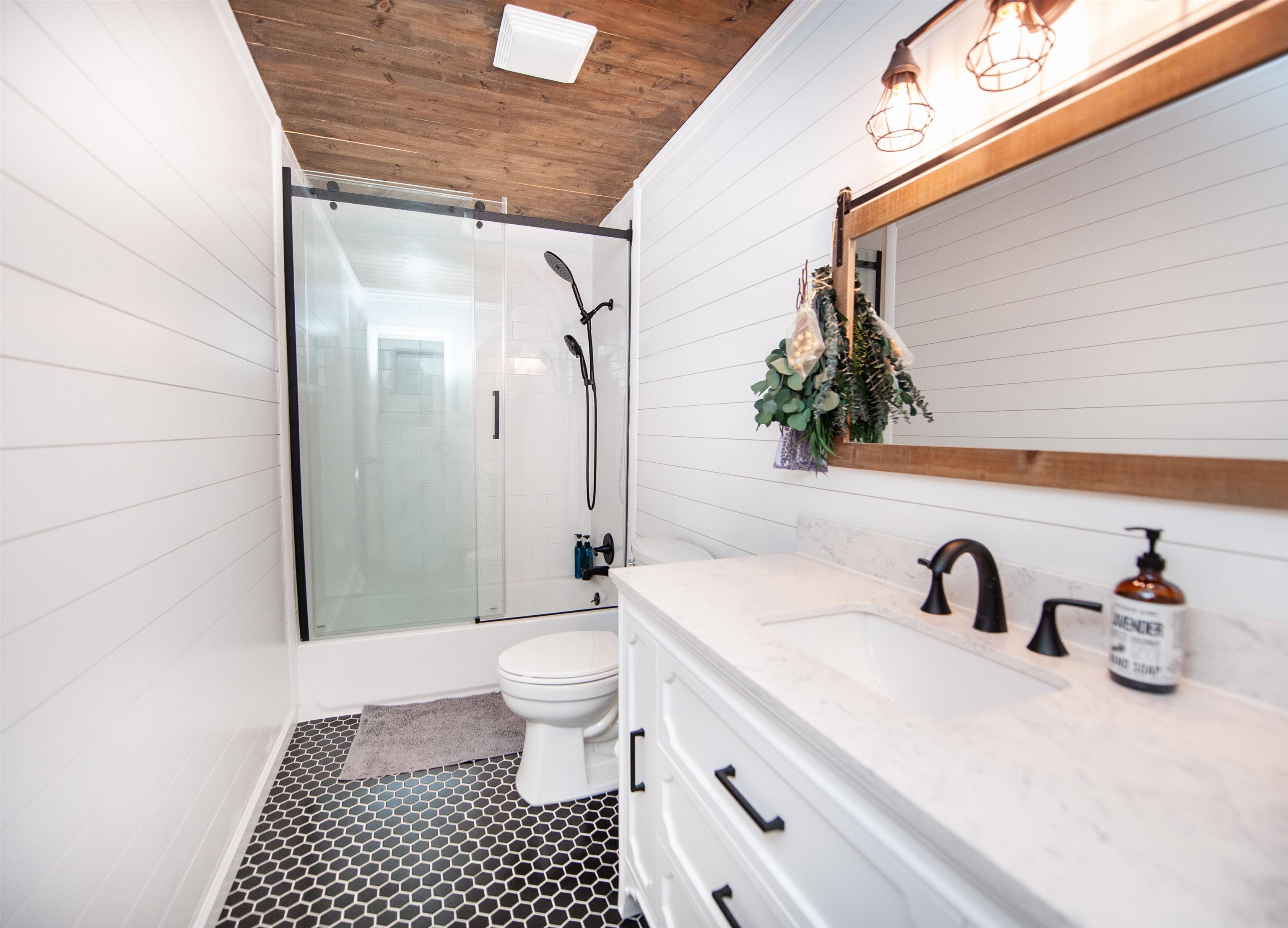 183 Lakeview Drive Inman, SC 29349 - Photo 15 of 47