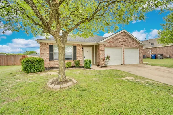 $295,000 | 818 Cascade Drive, Glenn Heights, TX 75154