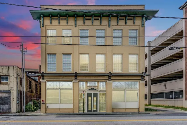 $215,000 | 324 Salem Avenue Southwest, Unit 304, Roanoke, VA 24016