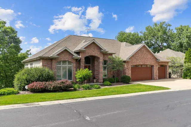 $1,550,000 | 94 Hidden Acres, Appleton, WI 54915