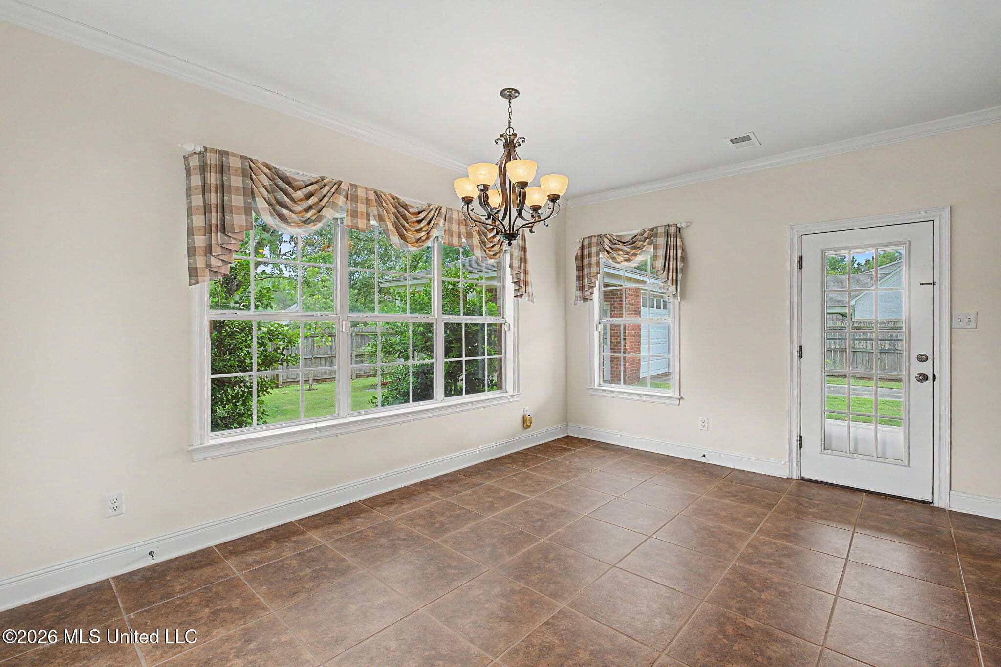 704 Shadow View Drive Hernando, MS 38632 - Photo 19 of 49 Eat-in kitchen!