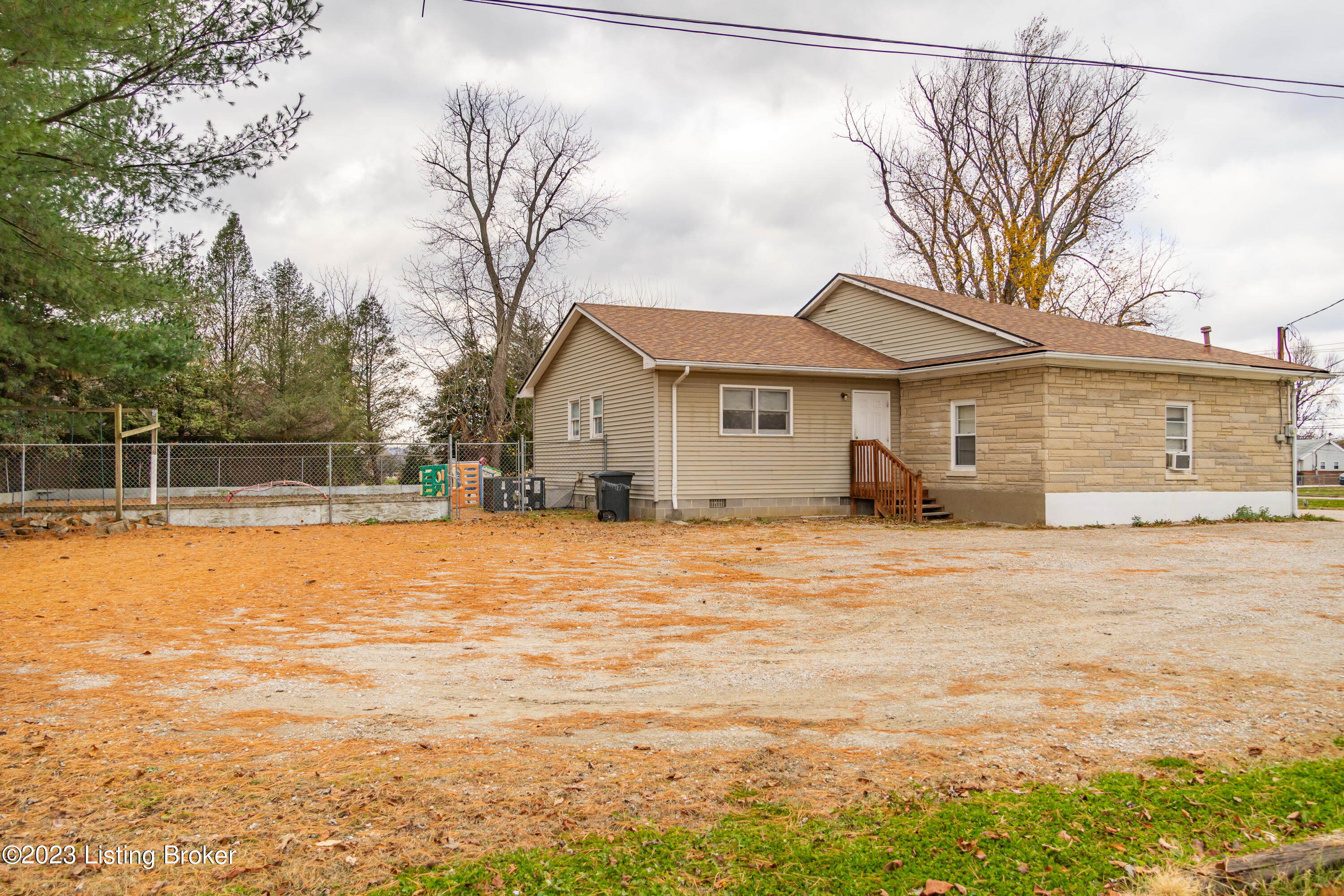 5000 Valley Station Road Louisville, KY 40272 - Photo 48 of 57 5000-Valley-Station-Rd_056