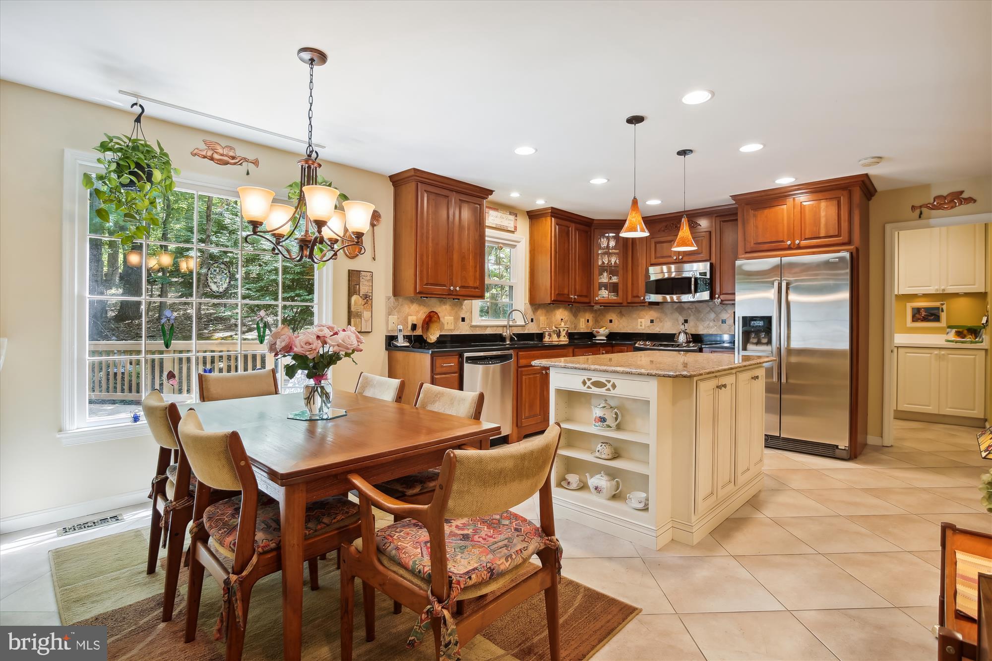 9198 Ripple Brook Road Great Falls, VA 22066 - Photo 10 of 54 Breakfast Area