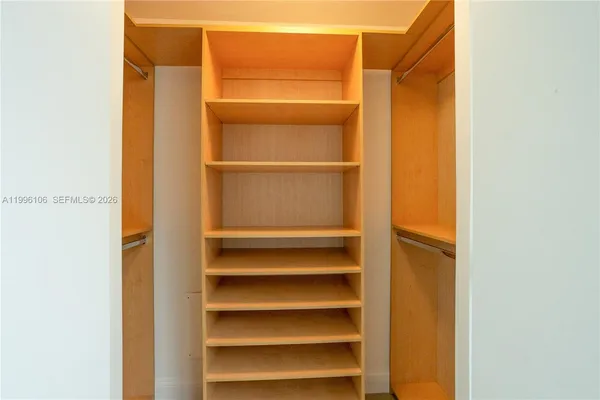 $6,400 | 601 Northeast 36th Street, Unit 812, Miami, FL 33137