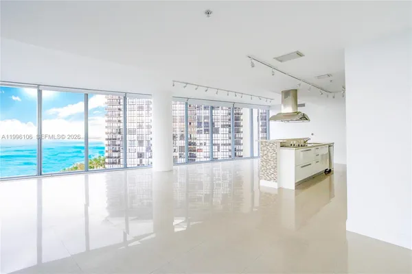 $6,400 | 601 Northeast 36th Street, Unit 812, Miami, FL 33137