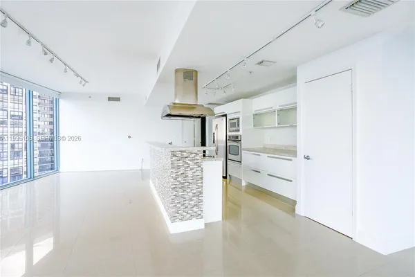 $6,400 | 601 Northeast 36th Street, Unit 812, Miami, FL 33137