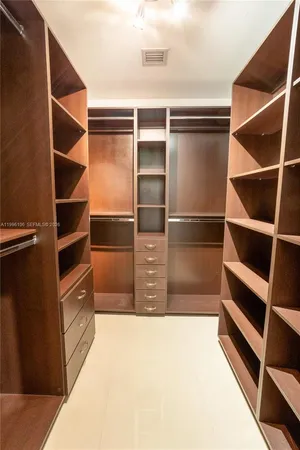 $6,400 | 601 Northeast 36th Street, Unit 812, Miami, FL 33137