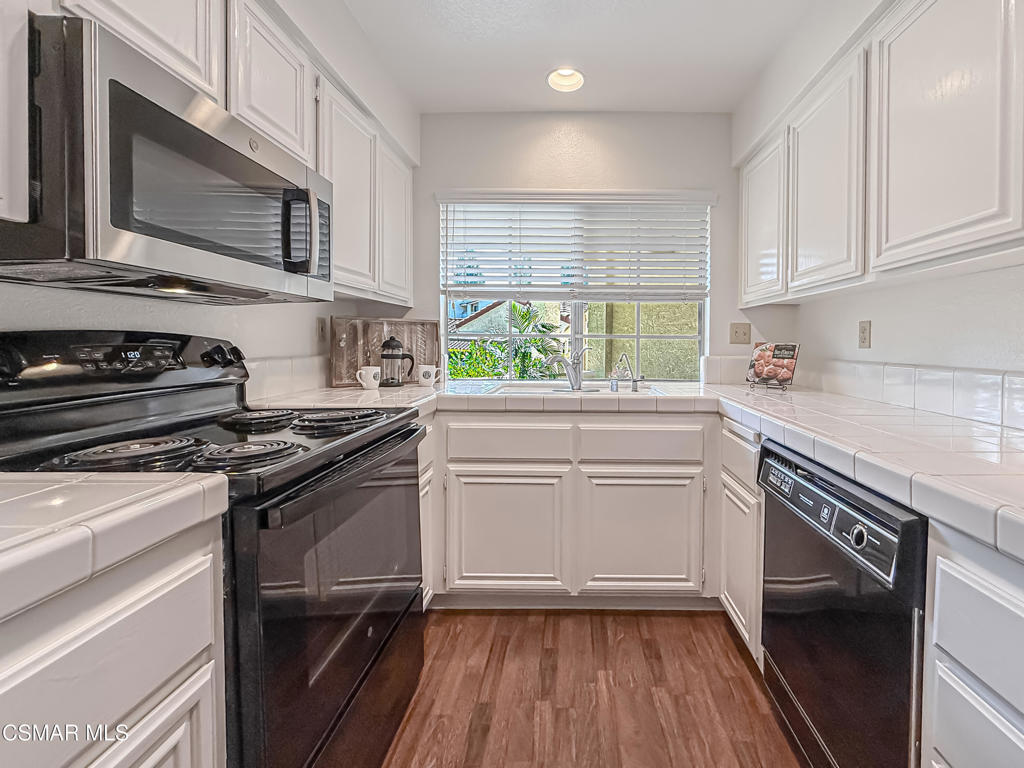 675 Oak Run Trail, Unit 206 Oak Park, CA 91377 - Photo 11 of 47