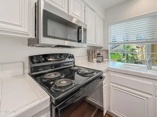 $499,999 | 675 Oak Run Trail, Unit TL206, Oak Park, CA 91377