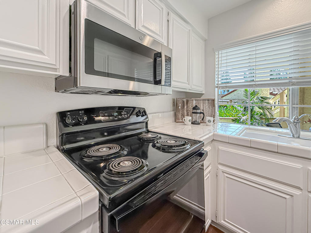 675 Oak Run Trail, Unit 206 Oak Park, CA 91377 - Photo 12 of 47