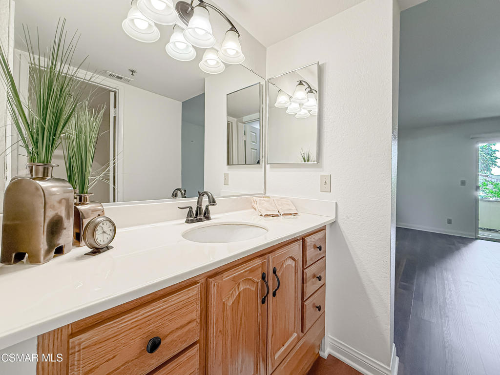 675 Oak Run Trail, Unit 206 Oak Park, CA 91377 - Photo 21 of 47