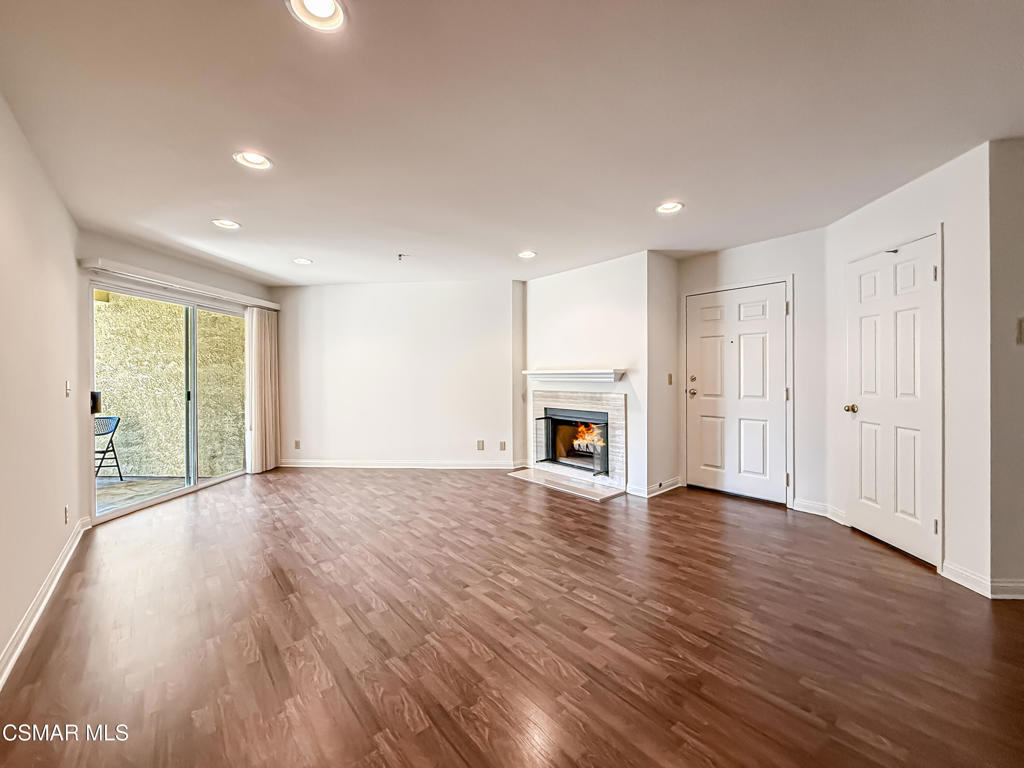 675 Oak Run Trail, Unit 206 Oak Park, CA 91377 - Photo 4 of 47